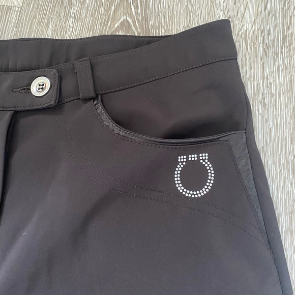 Elegant Black Women's Trousers - Picture 2 of 5